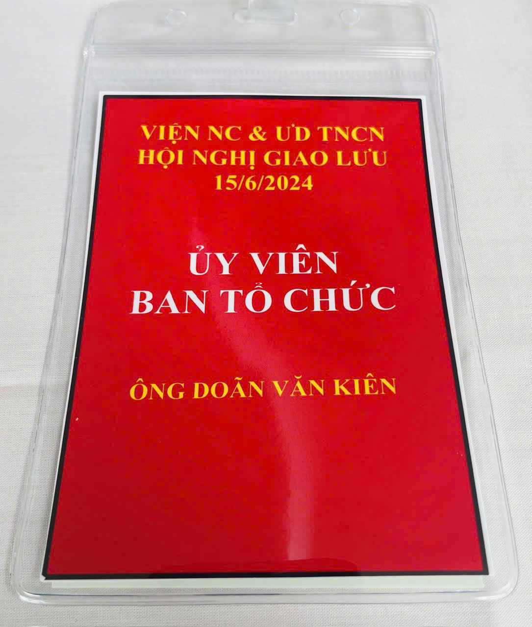 Thẻ Ủy viên Ban tổ chức Hội nghị của Thầy Kiên